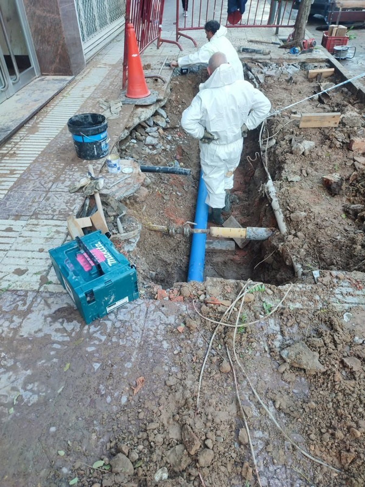 Restablecido el suministro de agua a 130 viviendas afectadas por reventón de tubería en Mena y Navarrete