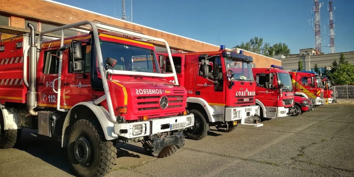Bomberos del Ayuntamiento de Logroño controlan incendio en casa abandonada de Villamediana de Iregua