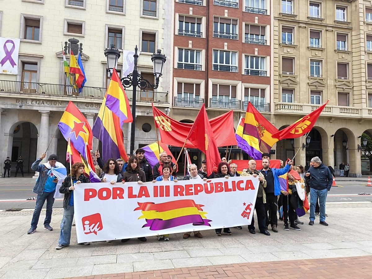Una concentración en Logroño aboga por una «tercera República» en España como «defensa de los derechos sociales»