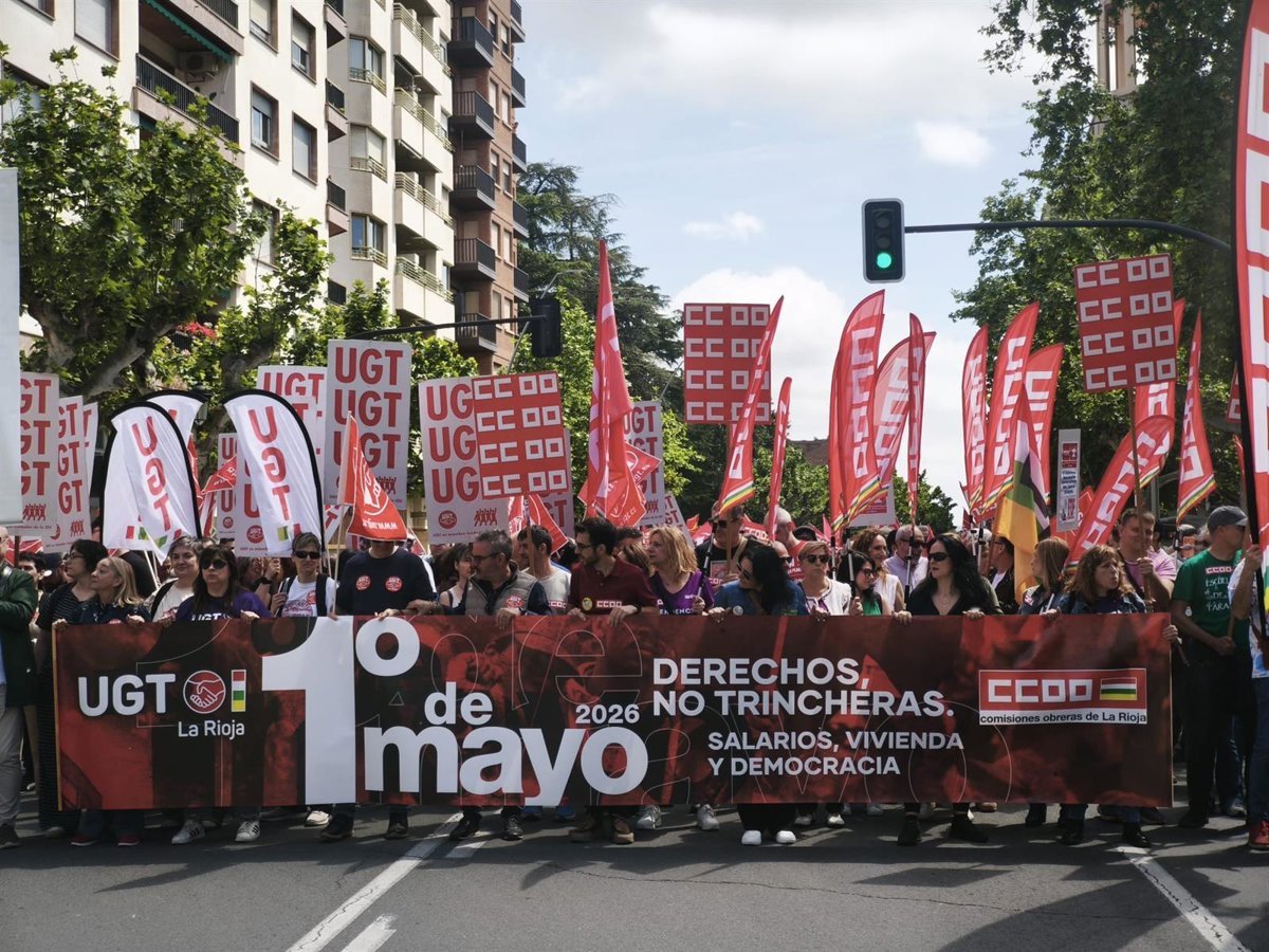 UGT y CCOO marchan en Logroño por ‘No a la guerra’, más derechos y una democracia en riesgo
